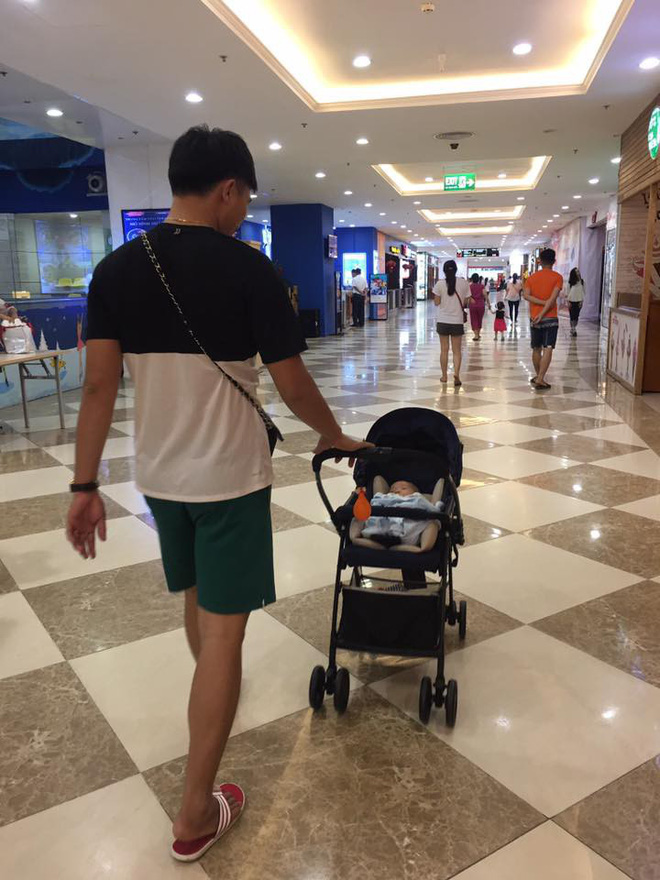 Thay bỉm, ru ngủ, chơi cùng con và 1.001 hình ảnh đáng yêu chứng minh bố là tất cả của các nhóc tì