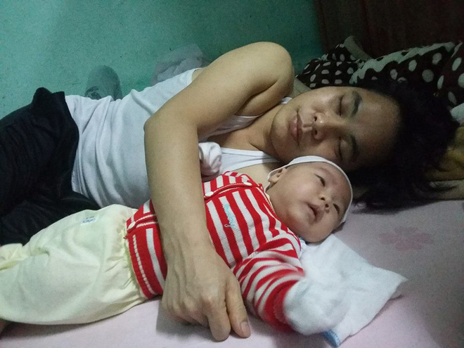 Thay bỉm, ru ngủ, chơi cùng con và 1.001 hình ảnh đáng yêu chứng minh bố là tất cả của các nhóc tì