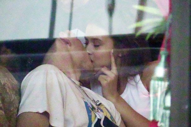 Brooklyn Beckham bị Chloe Moretz đâm chọt sau nụ hôn môi với người mẫu Playboy?