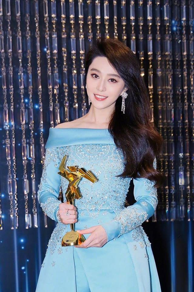 Màn đáp trả chính thức của Phạm Băng Băng sau thông tin em trai Phạm Thừa Thừa là con riêng Màn đáp trả chính thức của Phạm Băng Băng sau thông tin em trai Phạm Thừa Thừa là con riêng