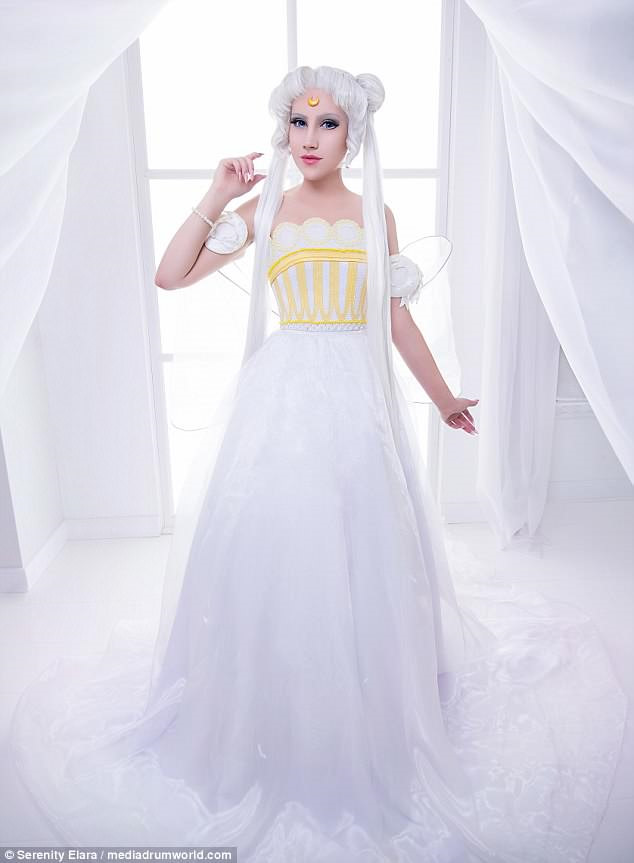 9X dành hàng giờ mỗi ngày hóa thân thành búp bê sống