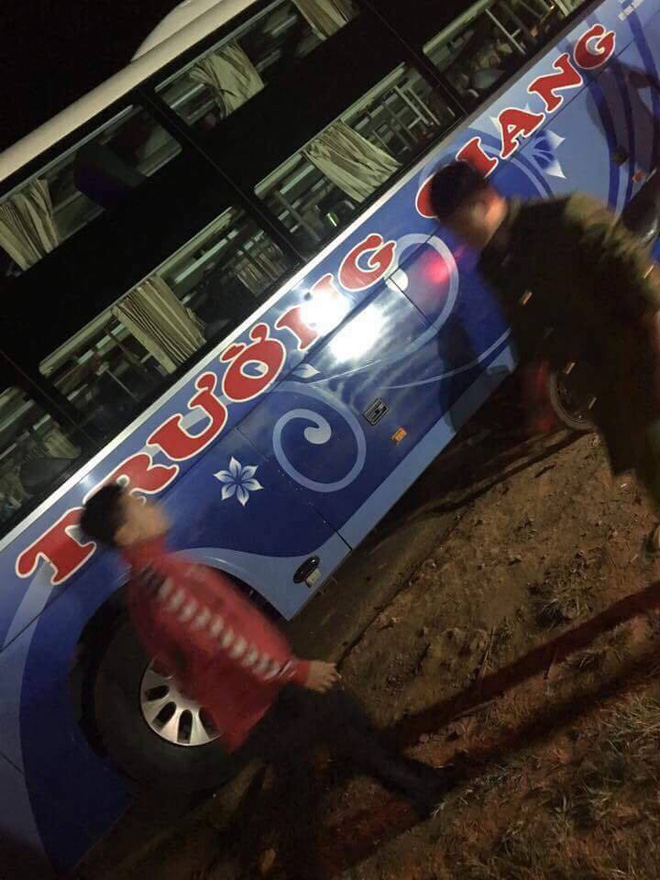 Tai nạn liên hoàn trong đêm, 2 người trên xe cứu thương tử vong tại chỗ