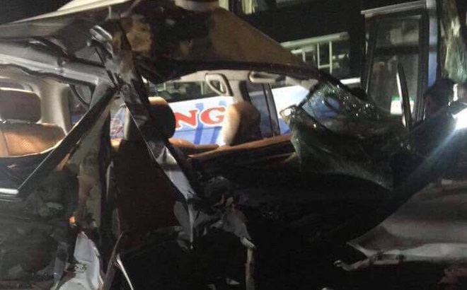 Tai nạn liên hoàn trong đêm, 2 người trên xe cứu thương tử vong tại chỗ