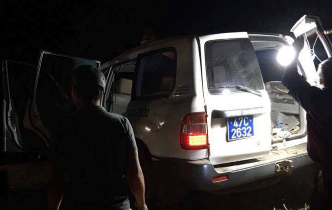 Xe cấp cứu bị nổ lốp khi xảy ra tai nạn làm 3 người chết