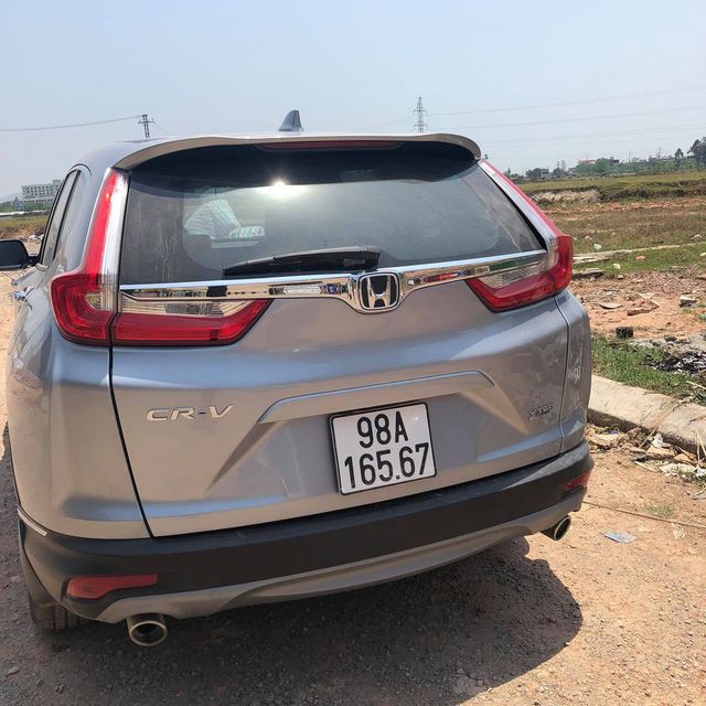 Sau 2 tháng sử dụng, chủ xe Honda CR-V 2018 chịu khấu hao 300 triệu đồng để bán lại nhưng vẫn bị chê đắt Sau 2 tháng sử dụng, chủ xe Honda CR-V 2018 chịu khấu hao 300 triệu đồng để bán lại nhưng vẫn bị chê đắt