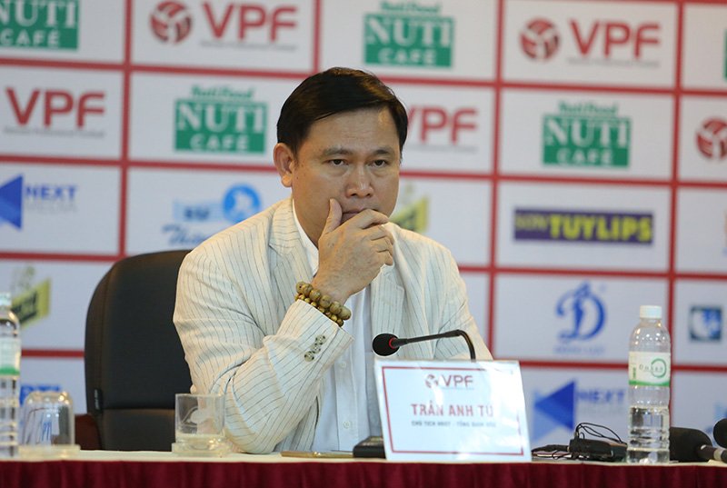 Bầu Tú giữ ghế, bầu Đức phản ứng khó tin