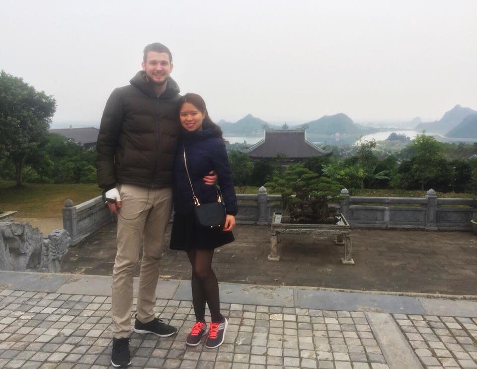 Phát hờn với chuyện tình ngọt ngào của cô gái Việt mét rưỡi với chàng trai Úc cao gần...2m