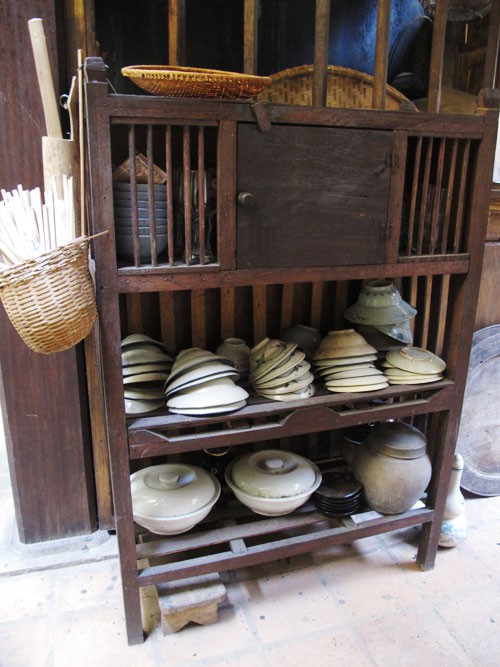 Cư dân mạng khoe của hiếm: Những cái chạn bát tuổi đời vài thập kỷ mà vẫn xài tốt Cư dân mạng khoe của hiếm: Những cái chạn bát tuổi đời vài thập kỷ mà vẫn xài tốt