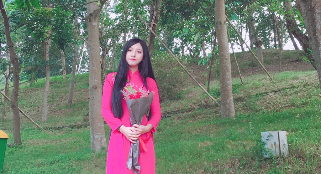 Nhan sắc đời thường của cô gái Nghệ An trả 20 bữa cơm cho bà cụ ăn xin