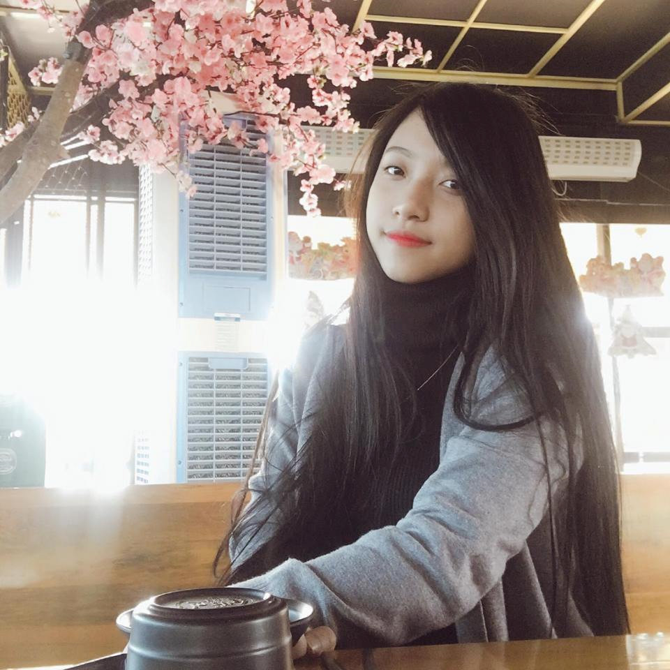 Nhan sắc đời thường của cô gái Nghệ An trả 20 bữa cơm cho bà cụ ăn xin