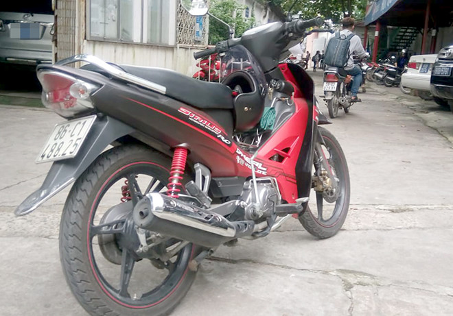 Dàn cảnh cướp xe máy của nữ sinh ở Sài Gòn