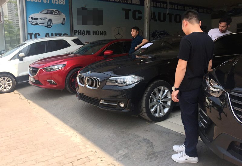 Ôm xe ‘lướt’, ông chủ buôn ô tô cũ dính đòn đau