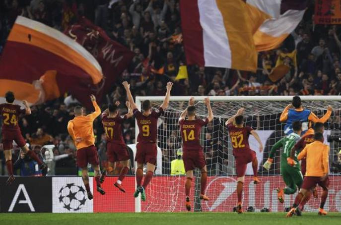 Cầu thủ Roma ôm mặt khóc sau màn ngược dòng lịch sử