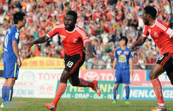 Bóng tối sau hào quang của cầu thủ châu Phi tại Việt Nam