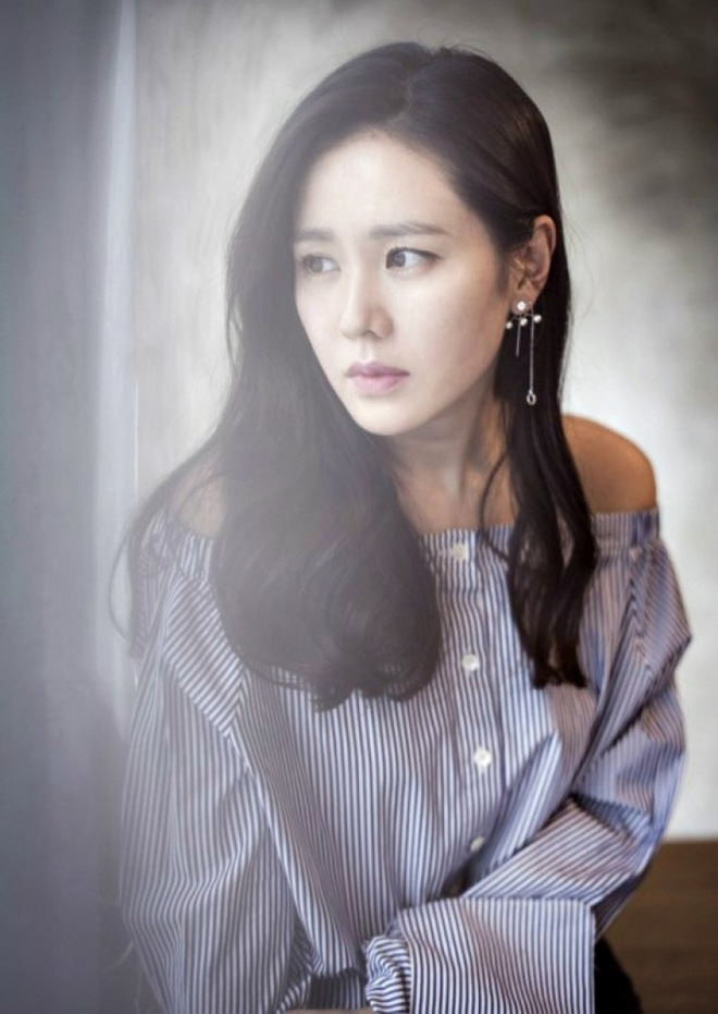 Chị đẹp Son Ye Jin: Mỹ nhân vạn người mê, 36 năm vẫn lẻ bóng và tin đồn yêu đương đồng tính với chân dài SNSD Chị đẹp Son Ye Jin: Mỹ nhân vạn người mê, 36 năm vẫn lẻ bóng và tin đồn yêu đương đồng tính với chân dài SNSD