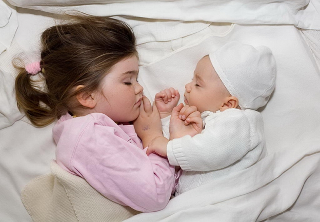 Trên thế giới này, có một thứ tình yêu gọi là tình thân: Bài văn Tôi và em trai cách nhau mười tuổi khiến hàng triệu cư dân MXH thổn thức Trên thế giới này, có một thứ tình yêu gọi là tình thân: Bài văn Tôi và em trai cách nhau mười tuổi khiến hàng triệu cư dân MXH thổn thức