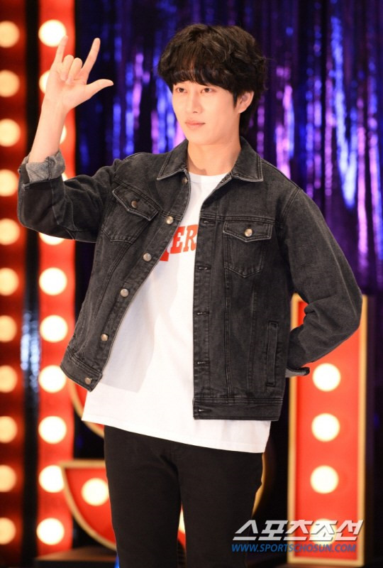 Sao nam Hàn mê mệt mốt tóc xoăn rối như tổ chim