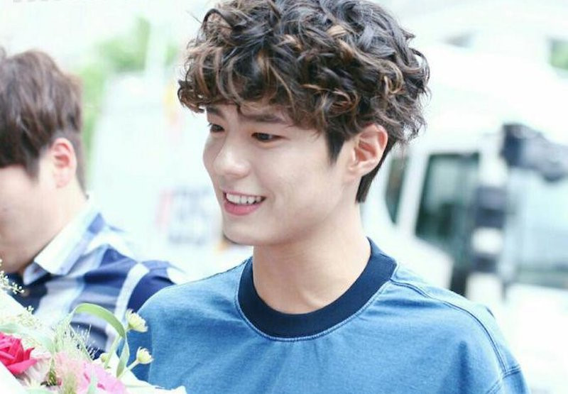 Sao nam Hàn mê mệt mốt tóc xoăn rối như tổ chim