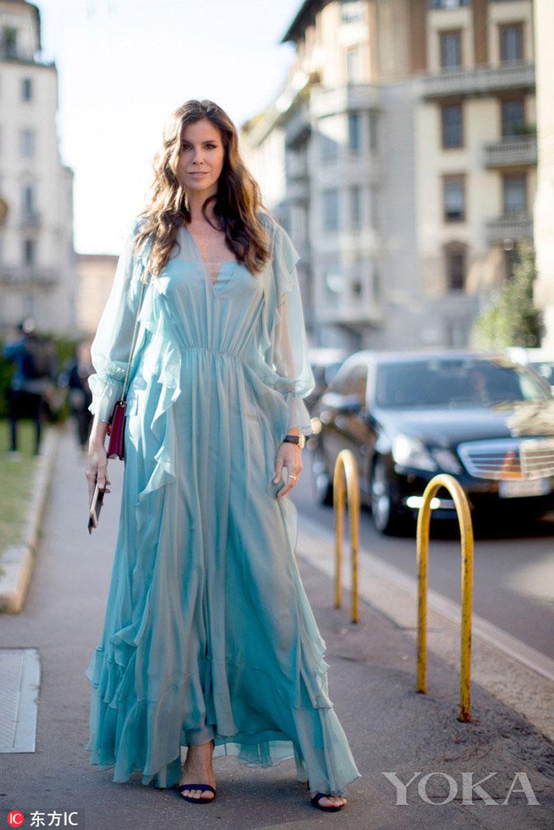 Hè rồi, chị em thiếu gì cũng được nhưng đừng quên 2 kiểu váy maxi này!