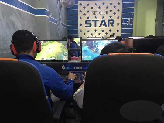 Sinh viên trong vòng xoáy đỏ đen và thế giới ảo