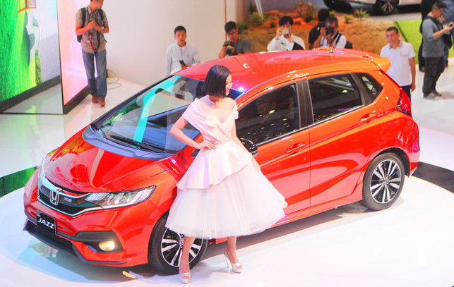 Thị trường ôtô tháng 3 khởi sắc, nhiều xe nhập chưa có hàng