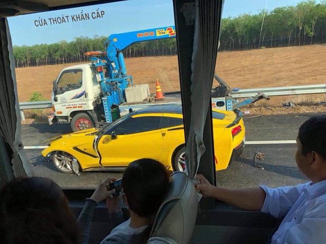 Sau tai nạn kinh hoàng, chủ xe Chevrolet Corvette chụp hình đăng Facebook: Chúc mọi người mua được siêu xe để đi an toàn Sau tai nạn kinh hoàng, chủ xe Chevrolet Corvette chụp hình đăng Facebook: Chúc mọi người mua được siêu xe để đi an toàn