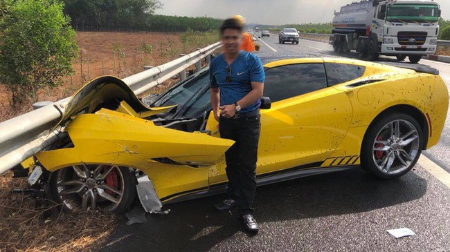 Sau tai nạn kinh hoàng, chủ xe Chevrolet Corvette chụp hình đăng Facebook: Chúc mọi người mua được siêu xe để đi an toàn Sau tai nạn kinh hoàng, chủ xe Chevrolet Corvette chụp hình đăng Facebook: Chúc mọi người mua được siêu xe để đi an toàn