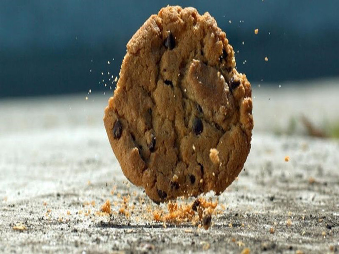 Sự thật về ‘quy tắc 5s’ của đồ ăn rơi xuống đất?