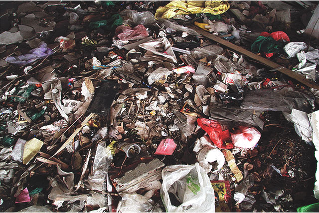 ‘Chung cư tôi ở, xe Lexus bị bao xương vứt xuống vỡ cửa sổ’