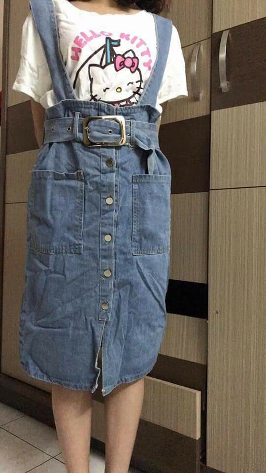 Mất 400k đặt chiếc yếm bò, cô gái trẻ như muốn chết đi sống lại khi nhận chiếc tạp dề hỏng, vải thì ố, cúc bị hoen gỉ