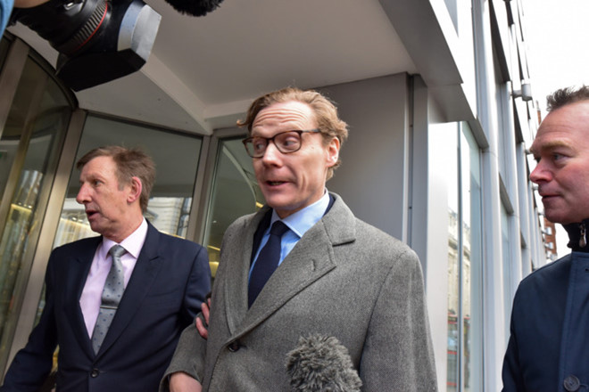 CEO Cambridge Analytica từ chức giữa tâm bão dư luận