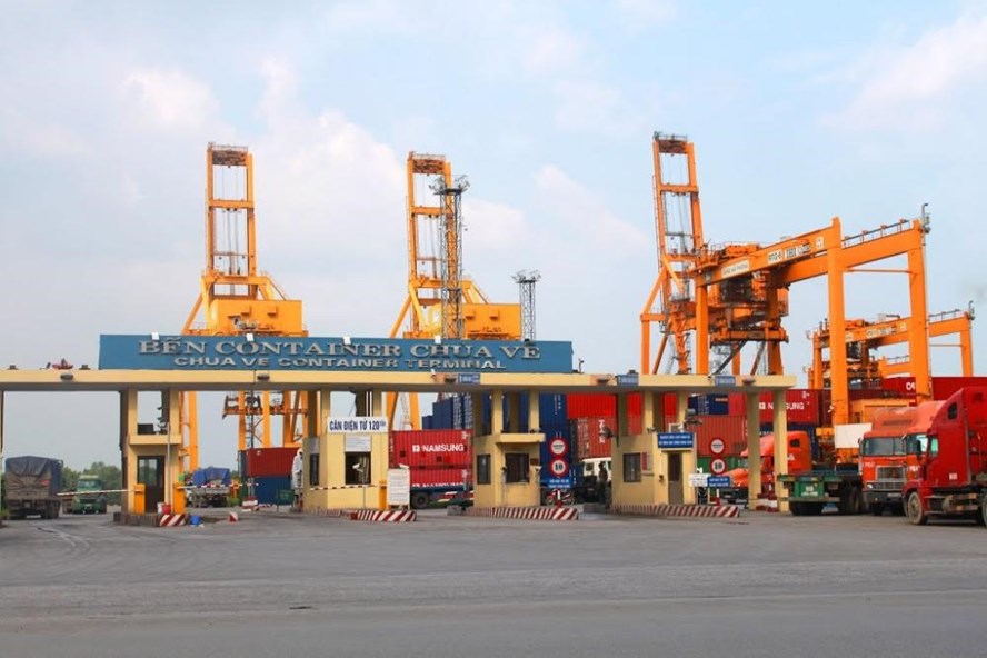 Hải Phòng: Một công nhân cảng bị giàn cần cẩu đâm tử vong