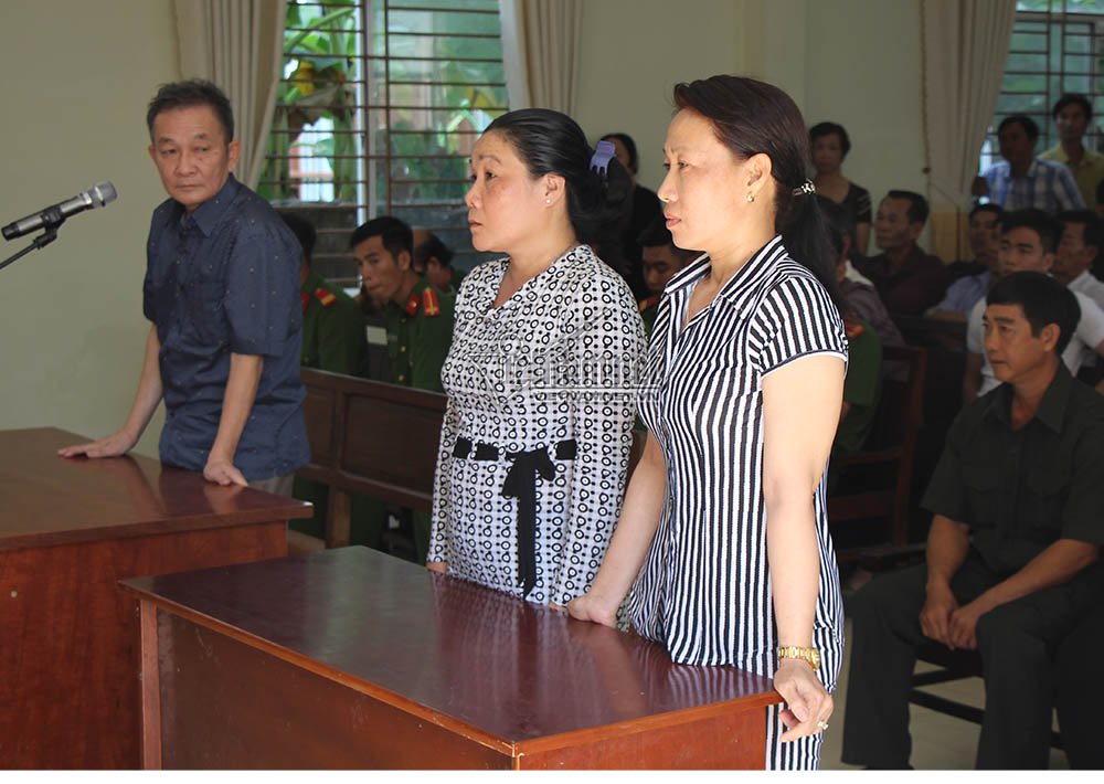 Điều tra viên có ép cung đại gia dùng súng dọa giết nữ nhân viên?