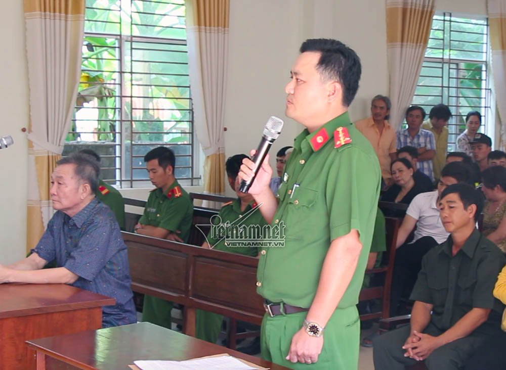 Điều tra viên có ép cung đại gia dùng súng dọa giết nữ nhân viên?