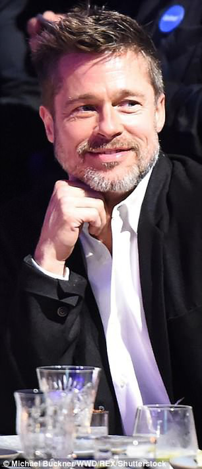 Brad Pitt có chìa khoá nhà của bạn gái mới, thường xuyên qua đêm với nữ giáo sư xinh đẹp Brad Pitt có chìa khoá nhà của bạn gái mới, thường xuyên qua đêm với nữ giáo sư xinh đẹp