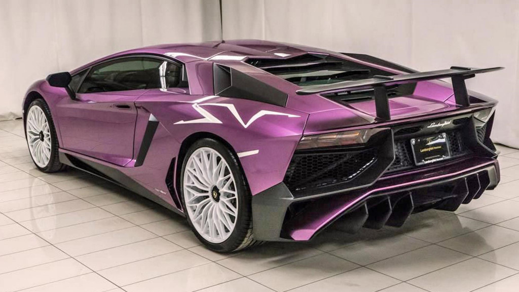 Lamborghini Aventador phiên bản màu tím cực hiếm