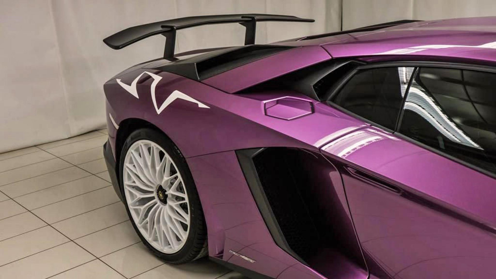 Lamborghini Aventador phiên bản màu tím cực hiếm