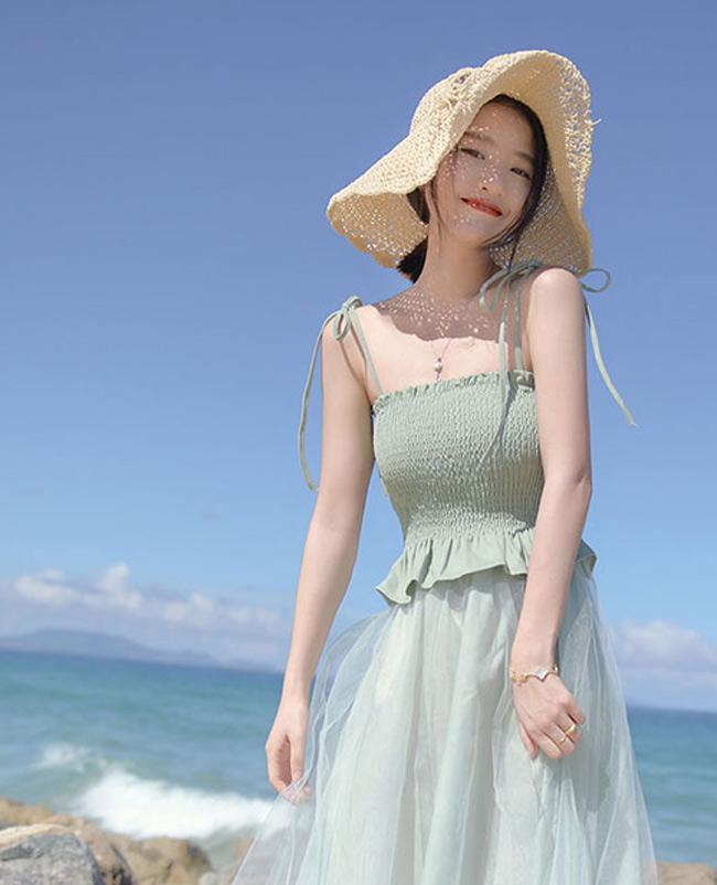 Độ hot của mũ cói đang tăng lên từng ngày nhờ Hà Hồ, Hà Tăng Độ hot của mũ cói đang tăng lên từng ngày nhờ Hà Hồ, Hà Tăng