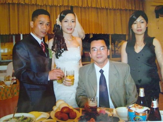 Đi với vợ kém 20 tuổi, NSND Trần Nhượng bị nghi cặp bồ