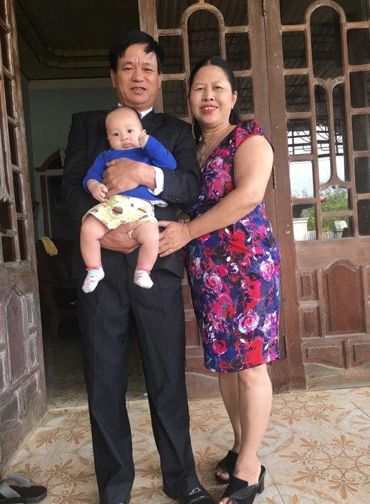 Lời ông dặn cháu trong đêm ở cữ cuối cùng nhà ngoại khiến mẹ nghẹn lòng: Mai về nội rồi, con đừng quên ông nhé!