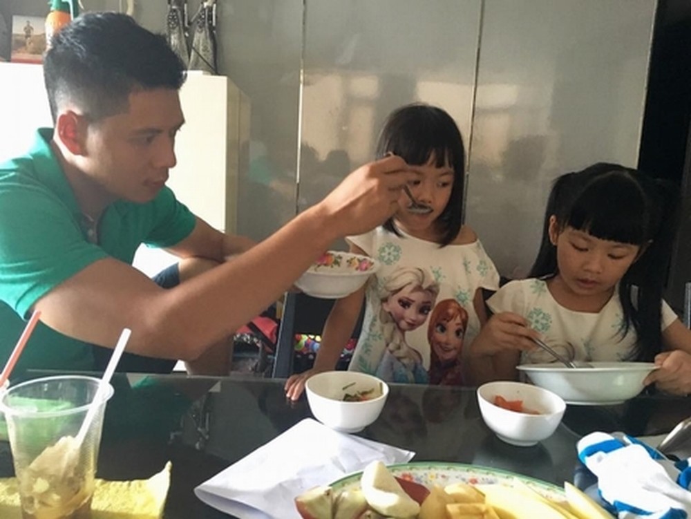 Sao nam Việt: Từng là soái ca sát gái hô biến thành ông bố bỉm sữa đảm đang