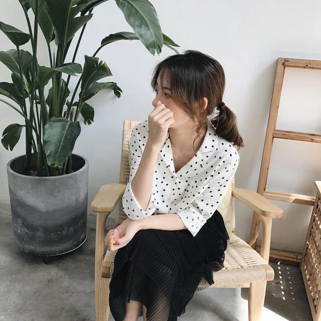 Theo chân sao Việt chọn mua 5 mẫu sơ mi đáng mua nhất hè này Theo chân sao Việt chọn mua 5 mẫu sơ mi đáng mua nhất hè này