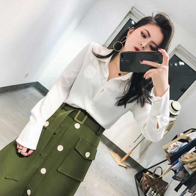 Theo chân sao Việt chọn mua 5 mẫu sơ mi đáng mua nhất hè này Theo chân sao Việt chọn mua 5 mẫu sơ mi đáng mua nhất hè này