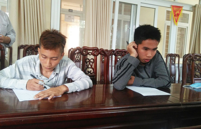 Triệu tập nhóm rước dâu ‘đầu trần’, chặn ôtô trên quốc lộ