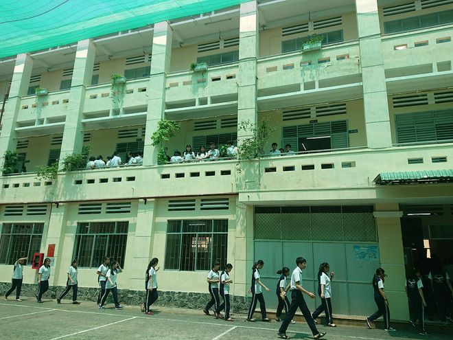 TP.HCM: Đạt điểm trung bình 8,9/10 nhưng vẫn không làm hài lòng bố mẹ, nam sinh lớp 10 nhảy lầu tự tử