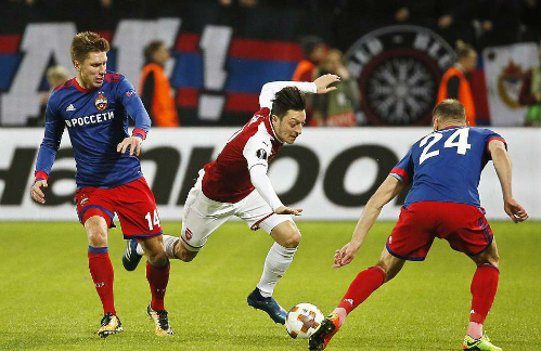 Arsenal suýt đi theo vết xe đổ của Barca