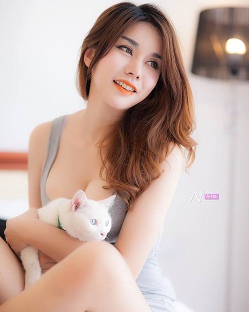 Bán bánh nướng cũng nổi tiếng vì quá xinh đẹp, nóng bỏng Bán bánh nướng cũng nổi tiếng vì quá xinh đẹp, nóng bỏng