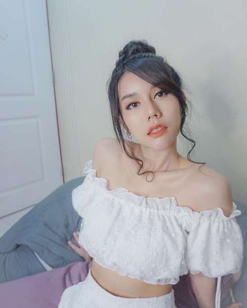 Bán bánh nướng cũng nổi tiếng vì quá xinh đẹp, nóng bỏng Bán bánh nướng cũng nổi tiếng vì quá xinh đẹp, nóng bỏng