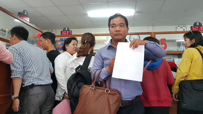 Đất quận 9 lại sốt, phòng đăng ký thủ tục mua bán dày đặc người