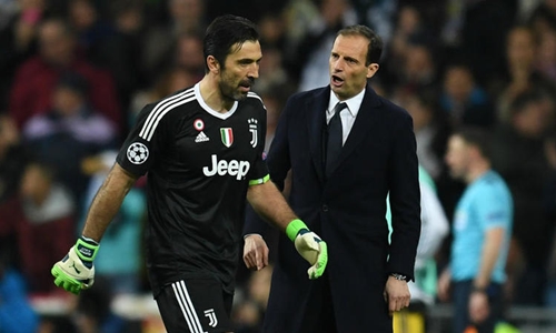 Del Piero chê Buffon việc miệt thị trọng tài